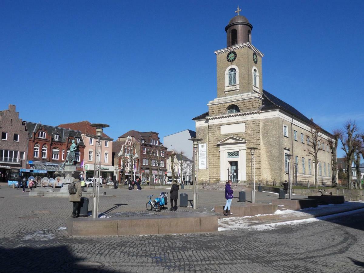 Privartzimmer 'Ausfahrt Freihalten' Husum  Zewnętrze zdjęcie